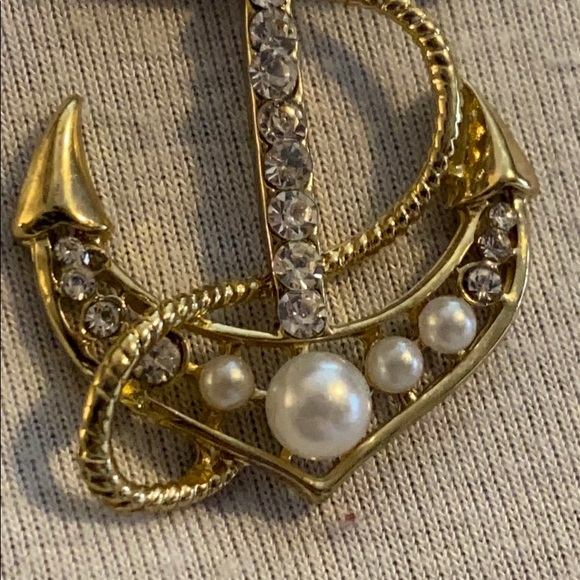 Gold Anchor Necklace. - Picture 3 of 4